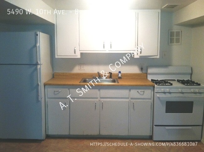 5490 W 10th Ave in Lakewood, CO - Building Photo - Building Photo