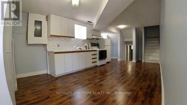 60 Mentor Blvd in Toronto, ON - Building Photo - Building Photo