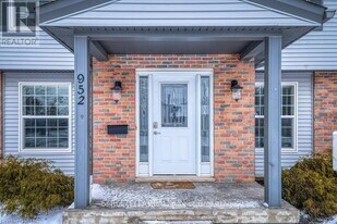 952 Farnham Rd in London, ON - Building Photo