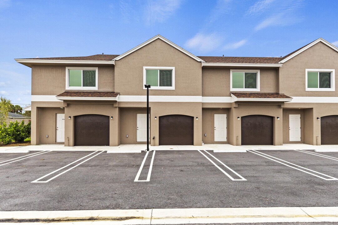 4498 SW Port St Lucie Blvd in Port St. Lucie, FL - Building Photo