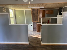 636 Enders Ave, Unit Apt 1 in Howes Cave, NY - Building Photo