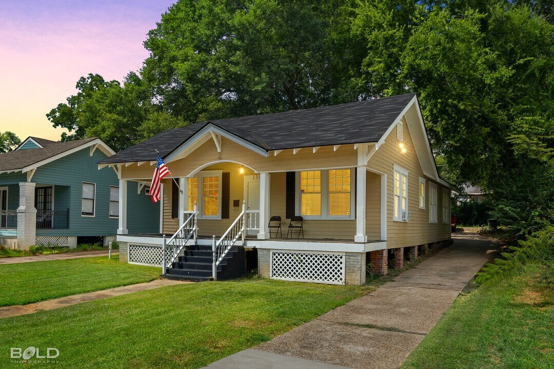 130 E Dalzell St in Shreveport, LA - Building Photo