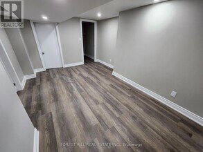 2577 Whaley Dr in Mississauga, ON - Building Photo - Building Photo