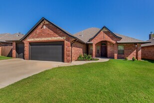 11113 NW 8th St in Yukon, OK - Building Photo