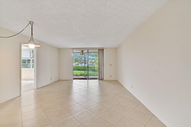 12 Willowbrook Ln in Delray Beach, FL - Foto de edificio - Building Photo