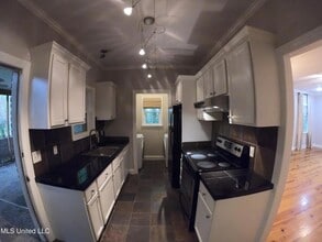 1235 Linden Pl in Jackson, MS - Foto de edificio - Building Photo