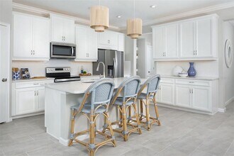 5479 Brooklet Wds Dr in Wesley Chapel, FL - Foto de edificio - Building Photo