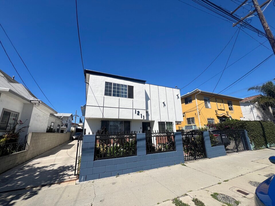 1211 S Catalina St in Los Angeles, CA - Building Photo