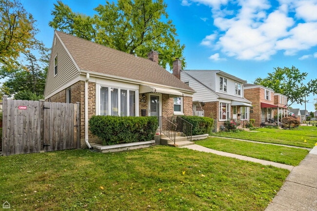 property at 805 Norfolk Ave