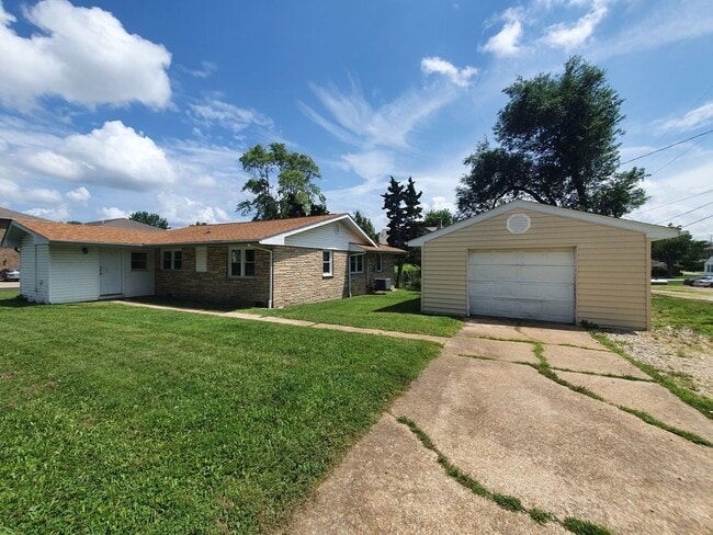 1707 N Oak St in Rolla, MO - Building Photo - Building Photo