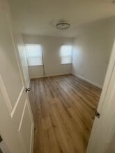 9924 Rosewood Ave. in South Gate, CA - Foto de edificio - Building Photo