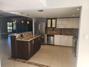 537 N University Dr in Plantation, FL - Building Photo - Building Photo