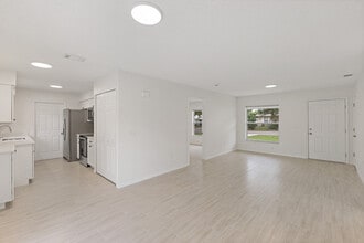 102 Cricket Hollow Ln in Eustis, FL - Building Photo - Building Photo