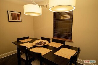 2104 W Roscoe St, Unit 2 in Chicago, IL - Building Photo - Building Photo