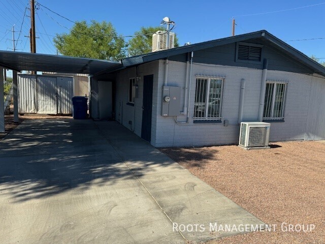 7240 S 7th St in Phoenix, AZ - Foto de edificio - Building Photo