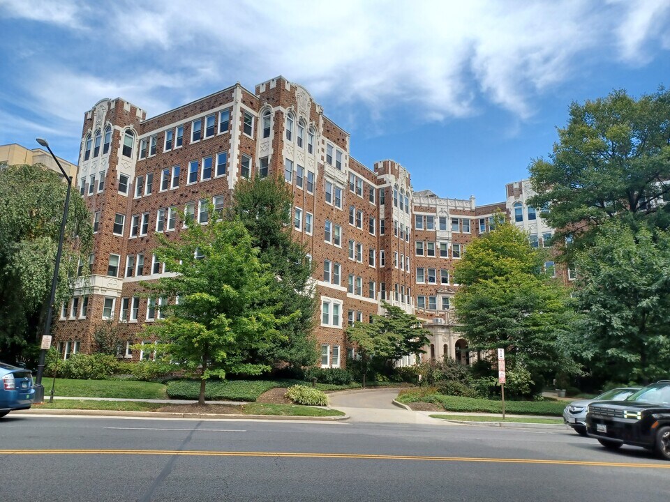 4707 Connecticut Ave NW, Unit 616 in Washington, DC - Foto de edificio