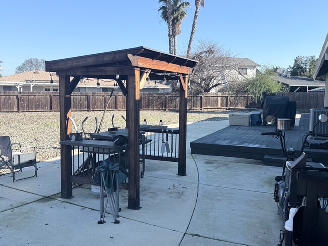 725 Elder Ct in Yuba City, CA - Building Photo - Building Photo