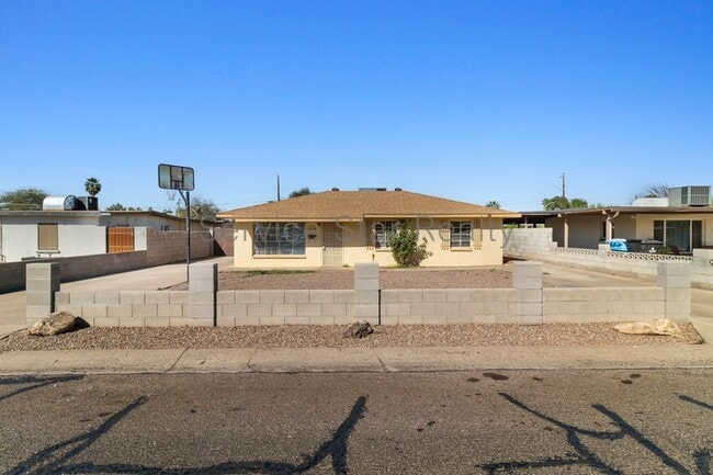 property at 4232 N 33rd Dr