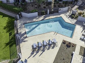 1651 S Dobson Rd in Mesa, AZ - Building Photo - Building Photo