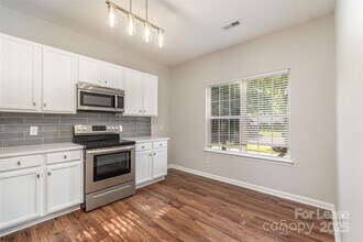 11516 Heritage Green Dr in Cornelius, NC - Building Photo - Building Photo