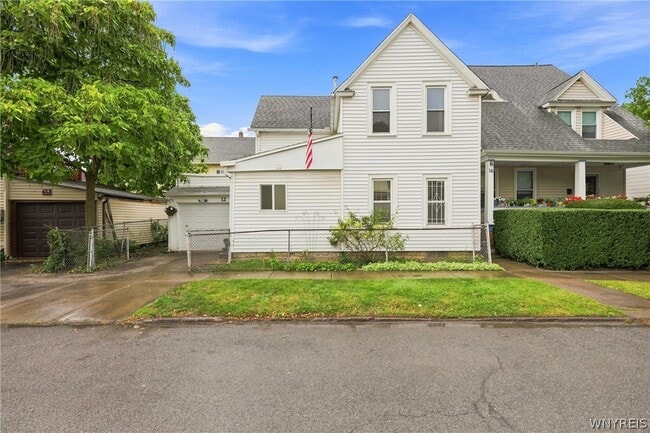 property at 12 Baynes St