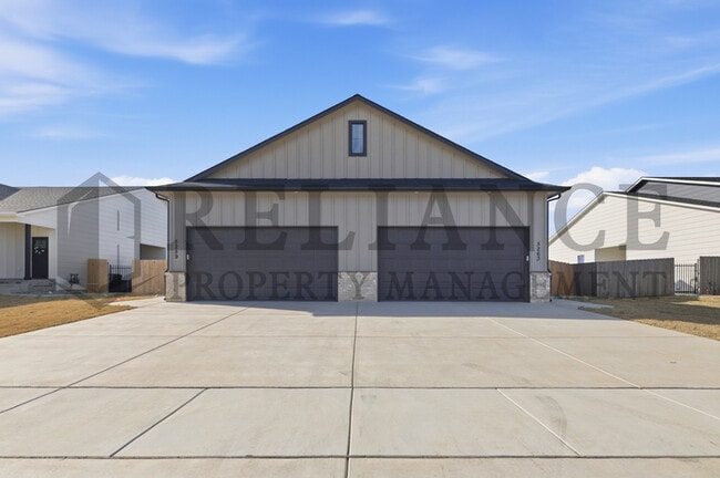 5263 N Pinecrest Ct in Bel Aire, KS - Building Photo - Building Photo