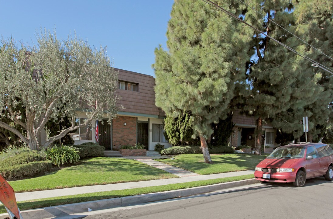 Pine Tree Terrace - Condominiums in Lawndale, CA - Building Photo