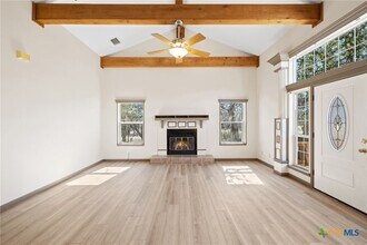 322 Oakwood Loop in San Marcos, TX - Foto de edificio - Building Photo