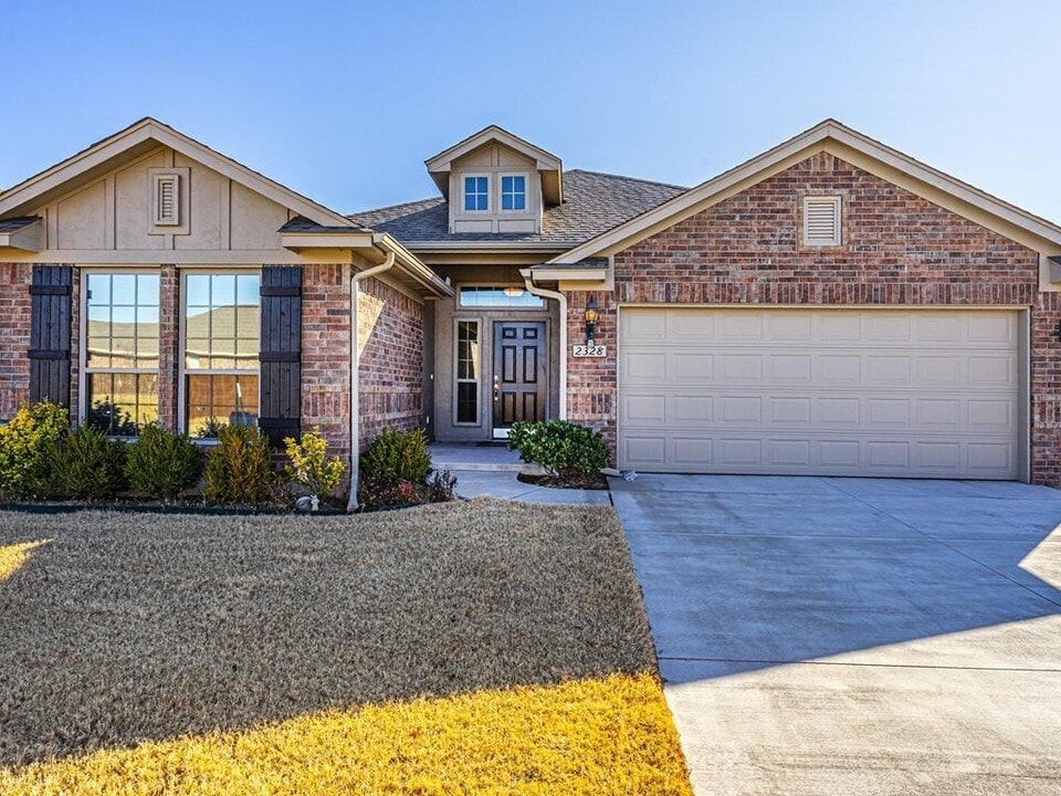 2328 NW 191st Ct in Edmond, OK - Foto de edificio