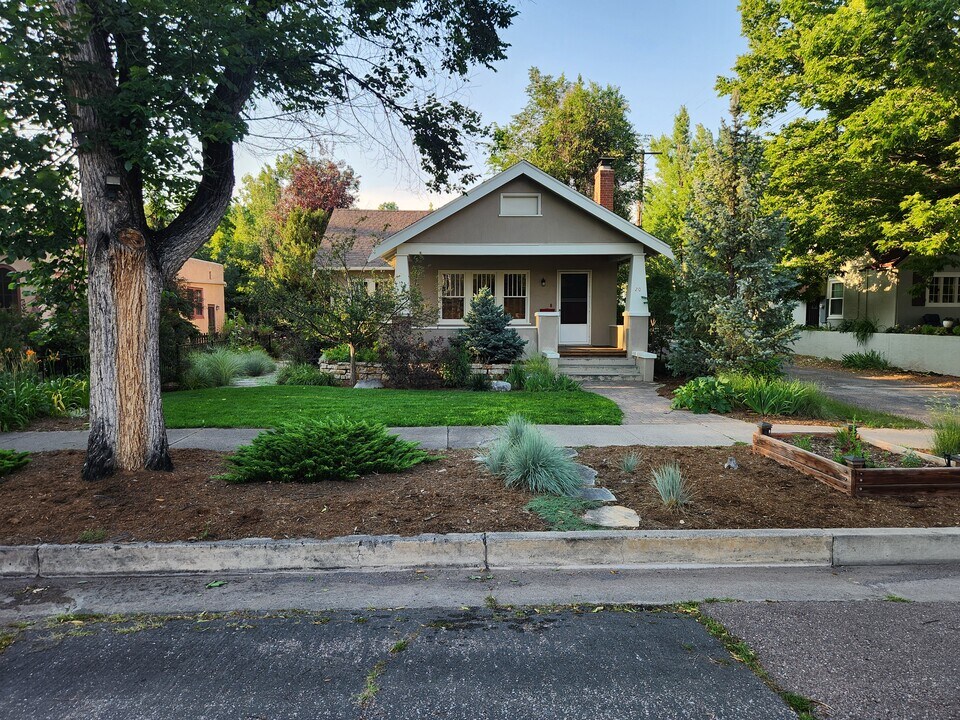 20 W Espanola St in Colorado Springs, CO - Foto de edificio