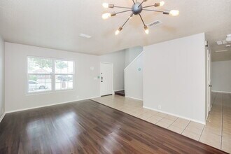 1028 Springcreek Dr in Denton, TX - Foto de edificio - Building Photo