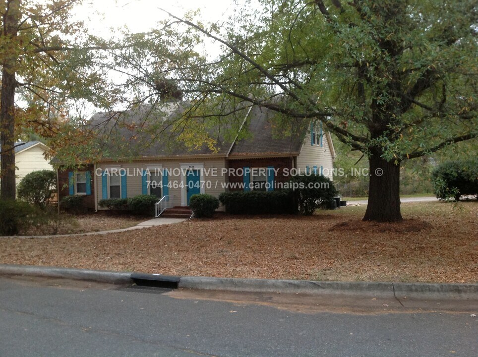 4535 Dawnwood Dr in Charlotte, NC - Building Photo