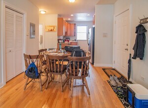 4402 W Parker Ave-Unit -1 in Chicago, IL - Building Photo - Building Photo