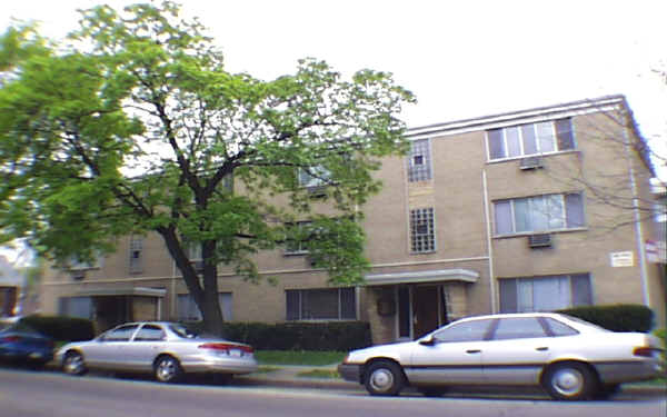 700 Oakton St in Evanston, IL - Building Photo