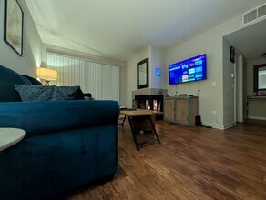 1265 N Crescent Heights Blvd, Unit 1 in West Hollywood, CA - Building Photo - Building Photo