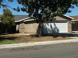1936 Arkansas Ave in Bakersfield, CA - Building Photo