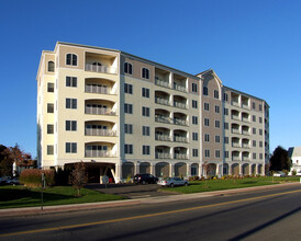 Oceanside Condominiums in West Haven, CT - Building Photo - Building Photo