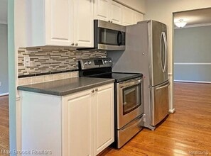 42160 Woodward Ave in Bloomfield Hills, MI - Building Photo - Building Photo