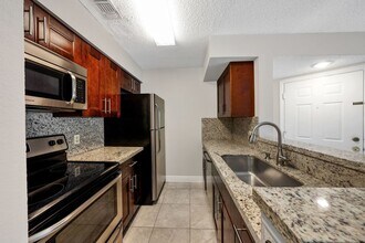 2926 S University Dr in Davie, FL - Building Photo - Building Photo