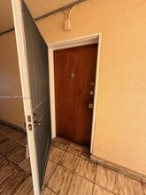 8990 SW 24th St in Miami, FL - Building Photo - Building Photo