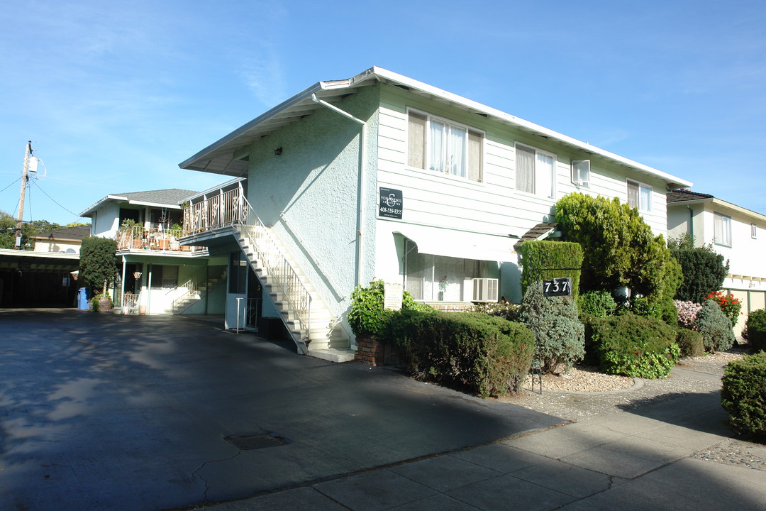 737 Opal Dr in San Jose, CA - Foto de edificio