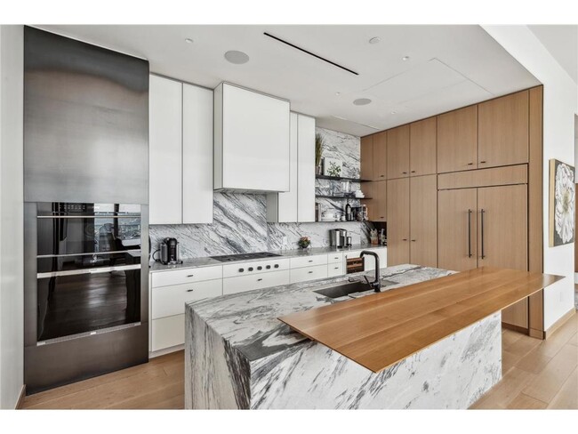 255 Hennepin Ave-Unit -3501 in Minneapolis, MN - Building Photo - Building Photo