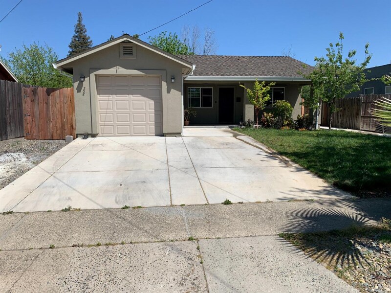 208 Fig St in Roseville, CA - Building Photo