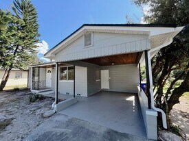 318 Carey Pl in Lakeland, FL - Building Photo