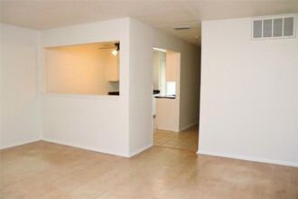 1122 Oxford St-Unit -A in River Oaks, TX - Building Photo - Building Photo