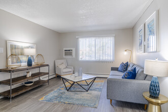 Marina's Edge in Sparks, NV - Building Photo - Interior Photo