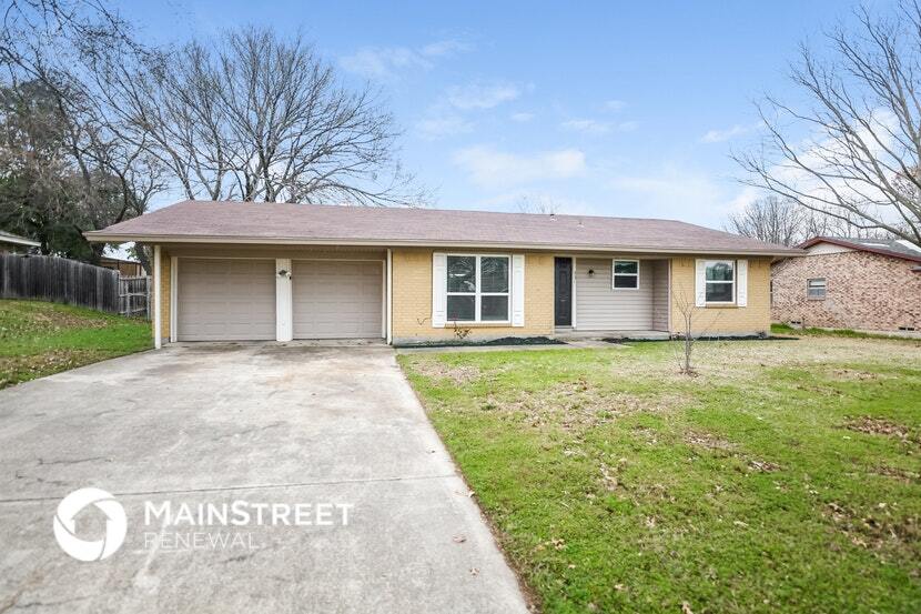 221 Highridge Dr in Desoto, TX - Building Photo
