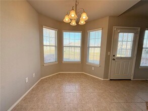 950 Honeysuckle Dr in Centerton, AR - Foto de edificio - Building Photo