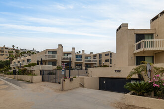 7301 Vista del Mar in Playa Del Rey, CA - Building Photo - Building Photo