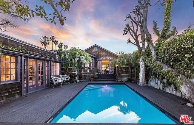 1608 Courtney Ave in Los Angeles, CA - Building Photo - Building Photo